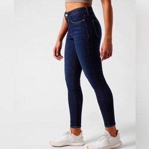 ATHLETA SCULPTEK STRAIGHT JEANS - DK BLUE - W SIZE 6 - Great used condition